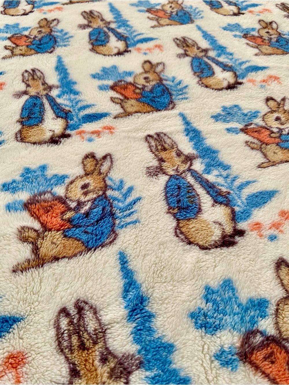Peter Rabbit Reading Decorative Throw Beatrix Potter Easter Spring Throw - Picture 7 of 11